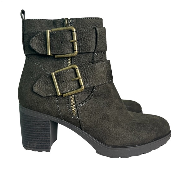 White Mountain Shoes - Women's WHITE MOUNTAIN Gilmour Double Buckled Army-Green Ankle Boots Lug Sole 9M